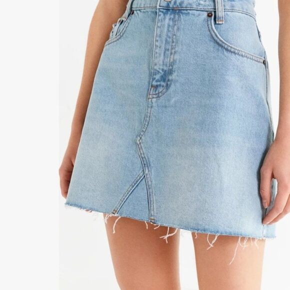 Urban Outfitters BDG Jean distressed raw hemmed denim skirt sz medium - Picture 2 of 8